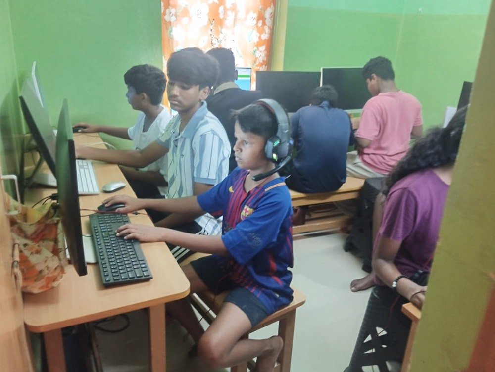 Students at the computer lab using digital learning tools